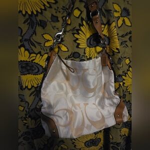 vintage Coach Carly Signature Hobo shoulder bag in a cream and tan design.